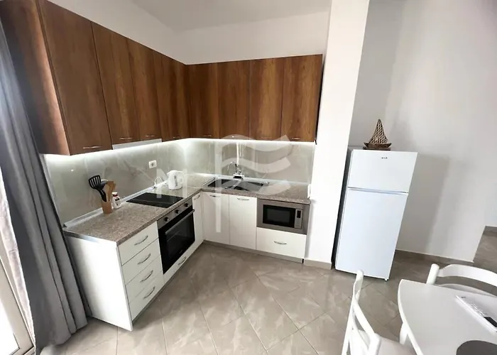 Marine Jewel Retreat B52 *