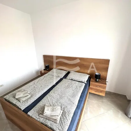 Marine Jewel Retreat B52 * Golem (Tirana)
