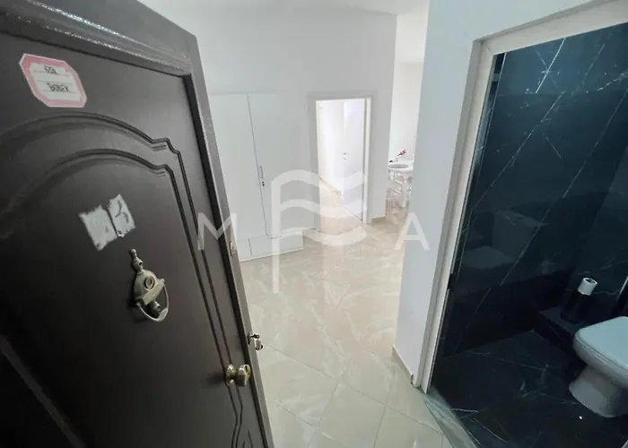 Marine Jewel Retreat B52 * Golem (Tirana)