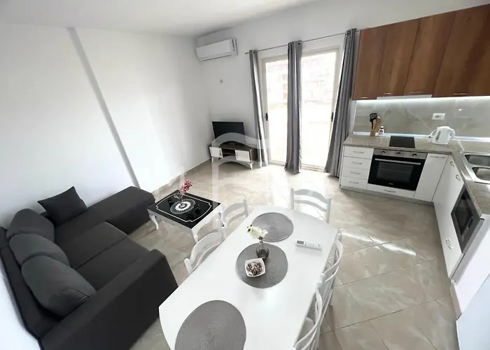 Marine Jewel Retreat B52 Apartment Golem (Tirana)