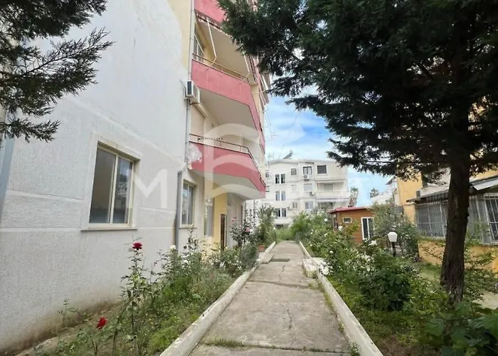 Marine Jewel Retreat B52 * Golem (Tirana)